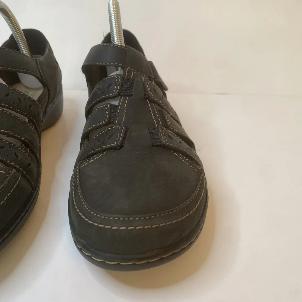 Collection by Clarks Mary Jane Flats Women's Size 9M. Brown Leather Womans Flats